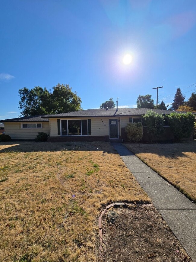 property at 1435 Center St SE