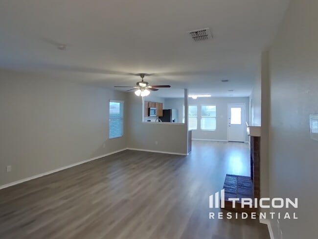 1437 Lauren Dr in Burleson, TX - Building Photo - Building Photo