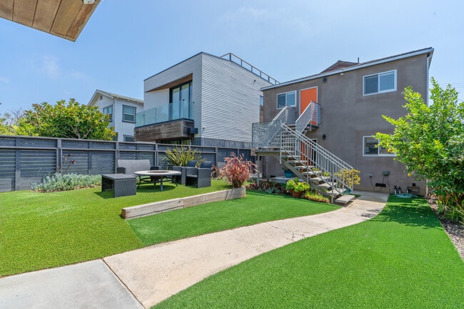 108 Paloma Ave, Unit 108