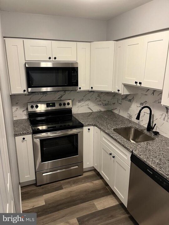 2202 Pileggi Rd in Warrington, PA - Building Photo