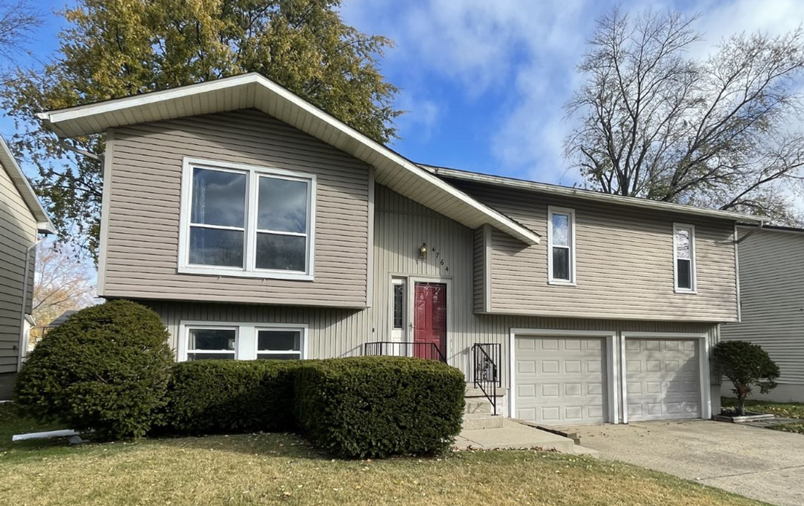 4764 White Oak Ln in Decatur, IL - Foto de edificio