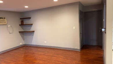 9S060 Lake Dr, Unit 12-102 in Willowbrook, IL - Building Photo - Building Photo