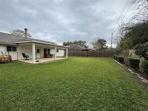 2211 Pilgrims Bend Dr in Friendswood, TX - Building Photo - Building Photo