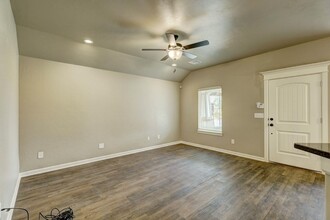 5800 Campbell Creek Dr-Unit -Unit B in Oklahoma City, OK - Building Photo - Building Photo