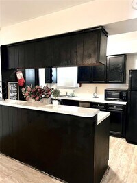 807 Lawrence St photo'