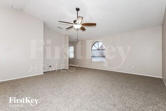 1328 Mohrlake Dr in Brandon, FL - Building Photo - Building Photo