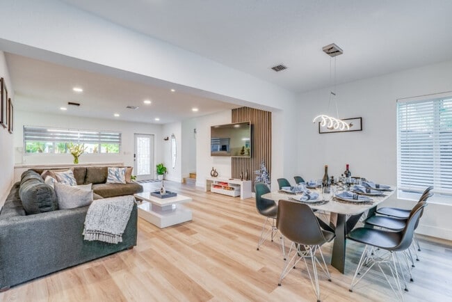 834 SW 14th Ct in Fort Lauderdale, FL - Building Photo - Building Photo