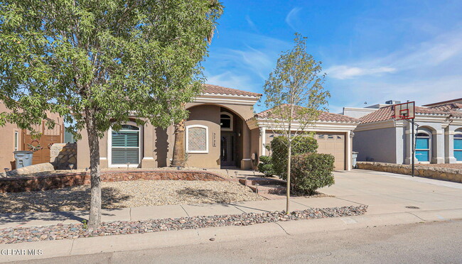 3728 Tierra Aurora Dr in El Paso, TX - Foto de edificio - Building Photo