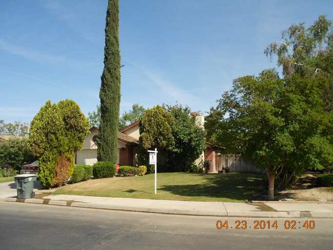 3704 Litchfield Dr in Bakersfield, CA - Building Photo - Building Photo