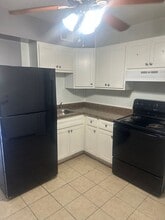 1574-1574 Leonaire Ct in St. Louis, MO - Building Photo - Building Photo