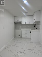 104 Bernard Ave in Richmond Hill, ON - Building Photo - Building Photo