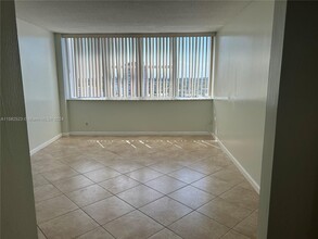 3140 S Ocean Dr, Unit 1012 in Hallandale Beach, FL - Building Photo - Building Photo