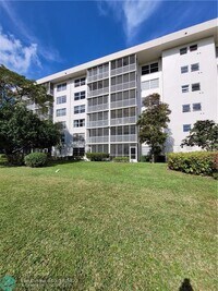 2950 N Palm Aire Dr photo'