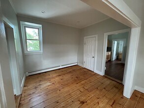 87 Pool St, Unit 301 in Biddeford, ME - Foto de edificio - Building Photo