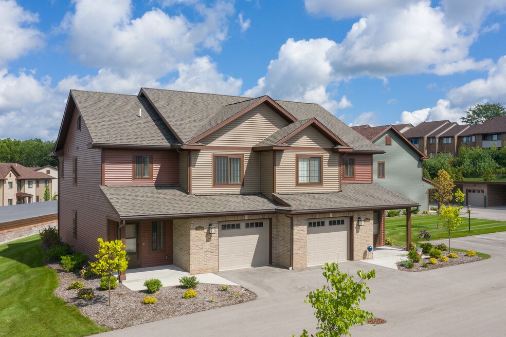 Camelot Woods Apartments and Nearby Grand Rapids Apartments For Rent