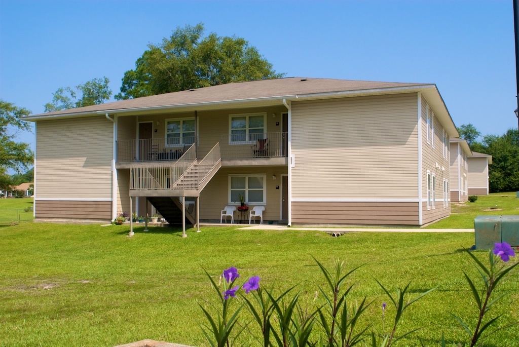 Lyman Village in Gulfport, MS - Building Photo