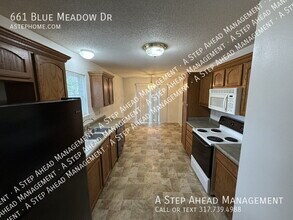 661 Blue Meadow Dr in Greenwood, IN - Building Photo - Building Photo