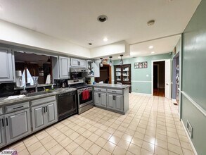 617 Sycamore St in Paramus, NJ - Building Photo - Building Photo