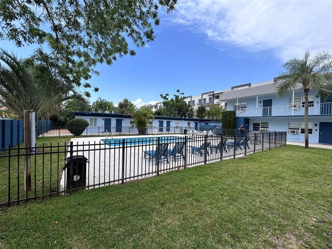 1020 N Victoria Park Rd in Fort Lauderdale, FL - Building Photo - Building Photo