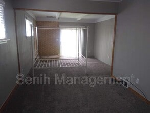 8561 Lochdale St in Dearborn Heights, MI - Foto de edificio - Building Photo