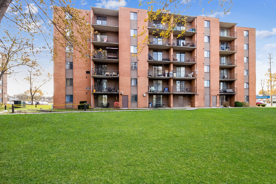 Trinity Apartments in Windsor, ON - Foto de edificio