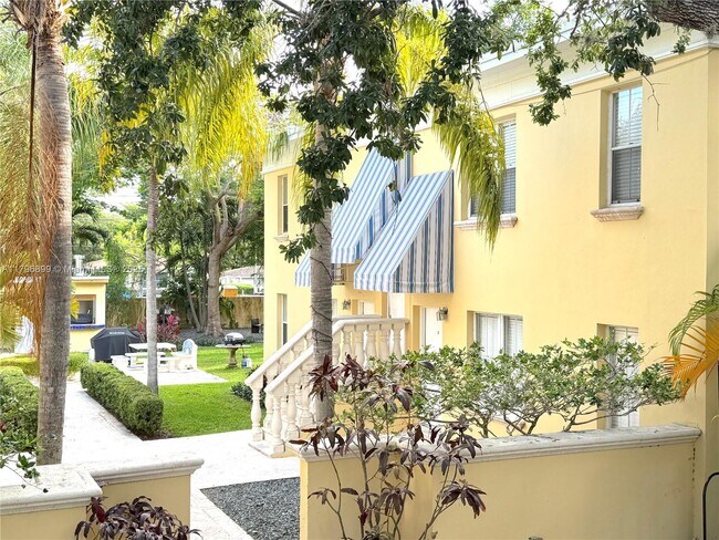 3375 Franklin Ave in Miami, FL - Building Photo - Building Photo