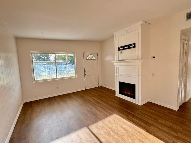 275 N Hilltop Dr in Titusville, FL - Building Photo - Building Photo
