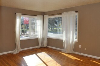 4728 SE 92nd Ave in Portland, OR - Building Photo - Building Photo