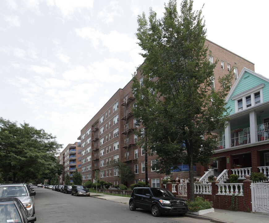 Westminster Hall Apartments in Brooklyn, NY - Building Photo