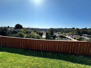 5056 Faber Way in San Diego, CA - Foto de edificio - Building Photo