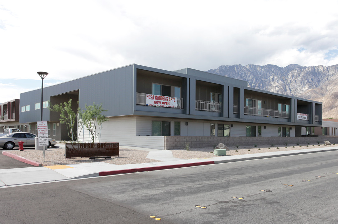 Rosa Gardens Apartments in Palm Springs, CA - Building Photo