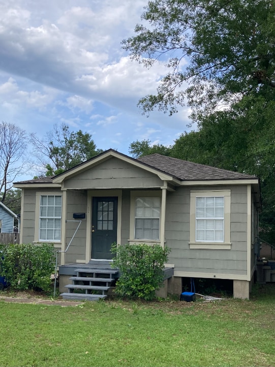 406 N Texas St in Deridder, LA - Building Photo