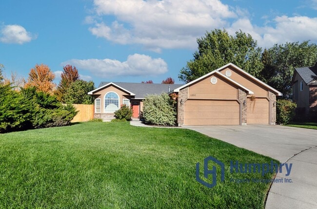 1352 N Cliff Creek Pl in Meridian, ID - Building Photo - Building Photo