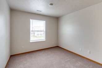 AUTUMN RIDGE APARTMENTS in Saginaw, MI - Building Photo - Building Photo
