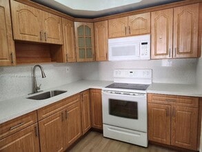 6130 W 19th Ave in Hialeah, FL - Building Photo - Building Photo