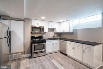 2351 Christian St in Philadelphia, PA - Building Photo - Building Photo