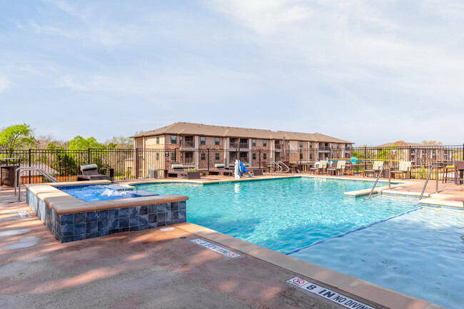 The Residences at Lake Waco '(55+ Community) in Waco, TX - Foto de edificio - Building Photo