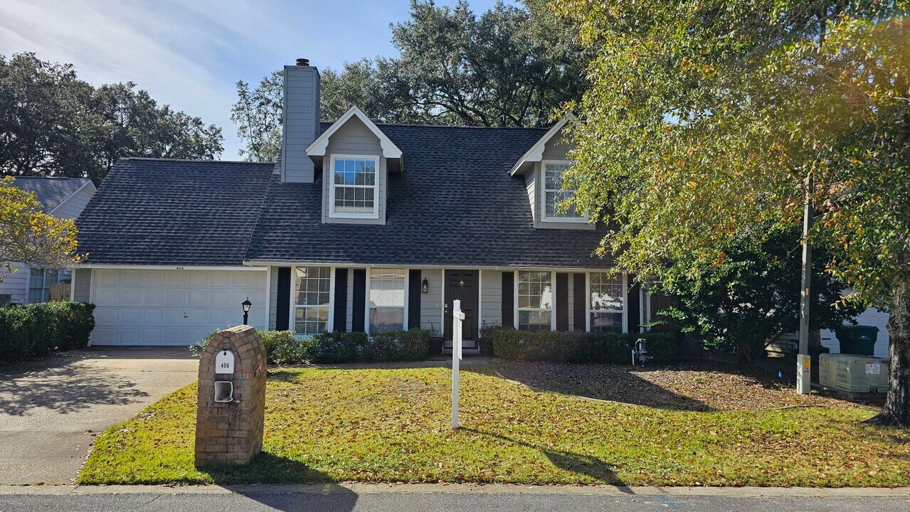 406 Parkwood Pl in Niceville, FL - Building Photo