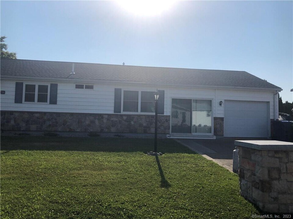 53 Biscayne Blvd in Old Lyme, CT - Building Photo