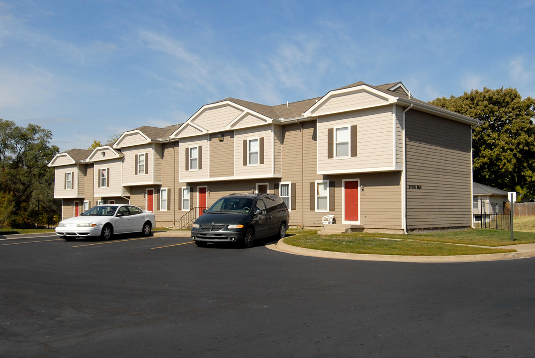 Woodland Village Apartments in Leavenworth, KS - Foto de edificio