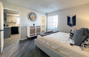 Ashwood Park Apartments in Dallas, TX - Foto de edificio - Building Photo