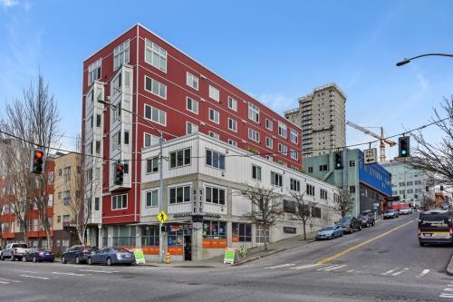 2504 Western Ave in Seattle, WA - Building Photo