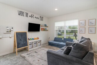 1043 Corbin Cir SW in Palm Bay, FL - Building Photo - Building Photo