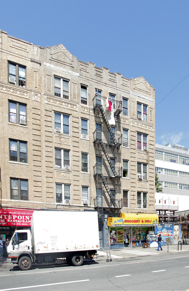 907 Southern Blvd in Bronx, NY - Foto de edificio - Building Photo