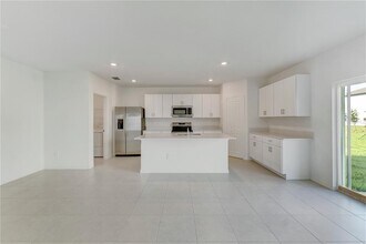 5615 Red Kite Dr in Wimauma, FL - Building Photo - Building Photo
