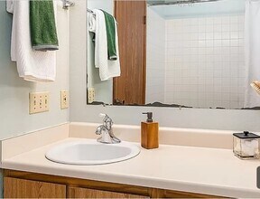 1740 NE 86th St in Seattle, WA - Building Photo - Building Photo