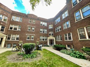 2518 N Lake Dr. in Milwaukee, WI - Foto de edificio - Building Photo