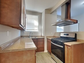 3029 E Northern Pkwy, Unit 7810-1011 in Baltimore, MD - Foto de edificio - Building Photo