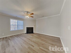 6231 Creekbrooke Ct in Browns Summit, NC - Foto de edificio - Building Photo