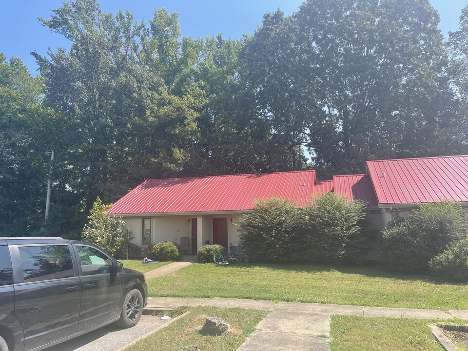 1299 E Wood St in Paris, TN - Building Photo